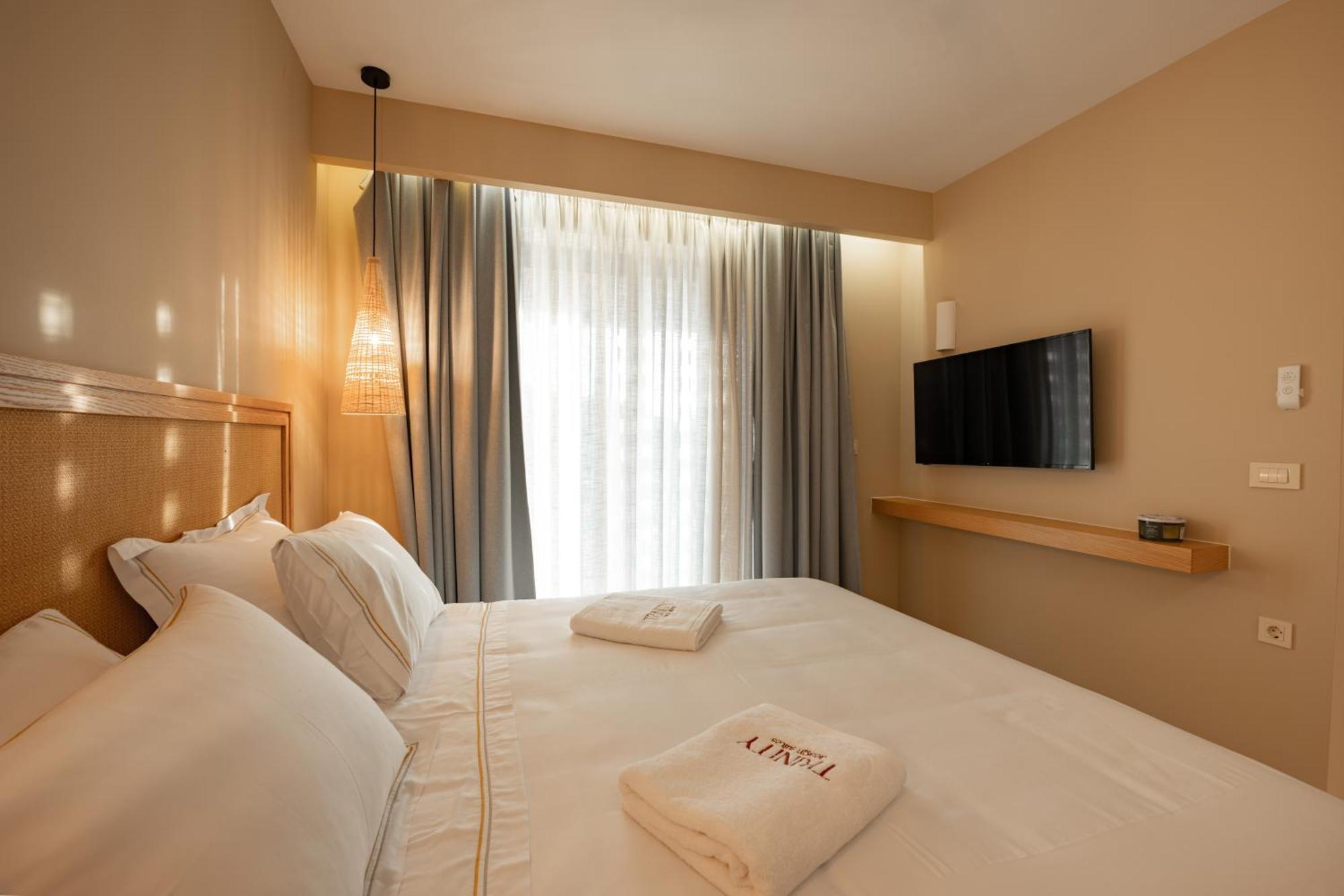 Trinity Design Suites Valanidorachi Esterno foto