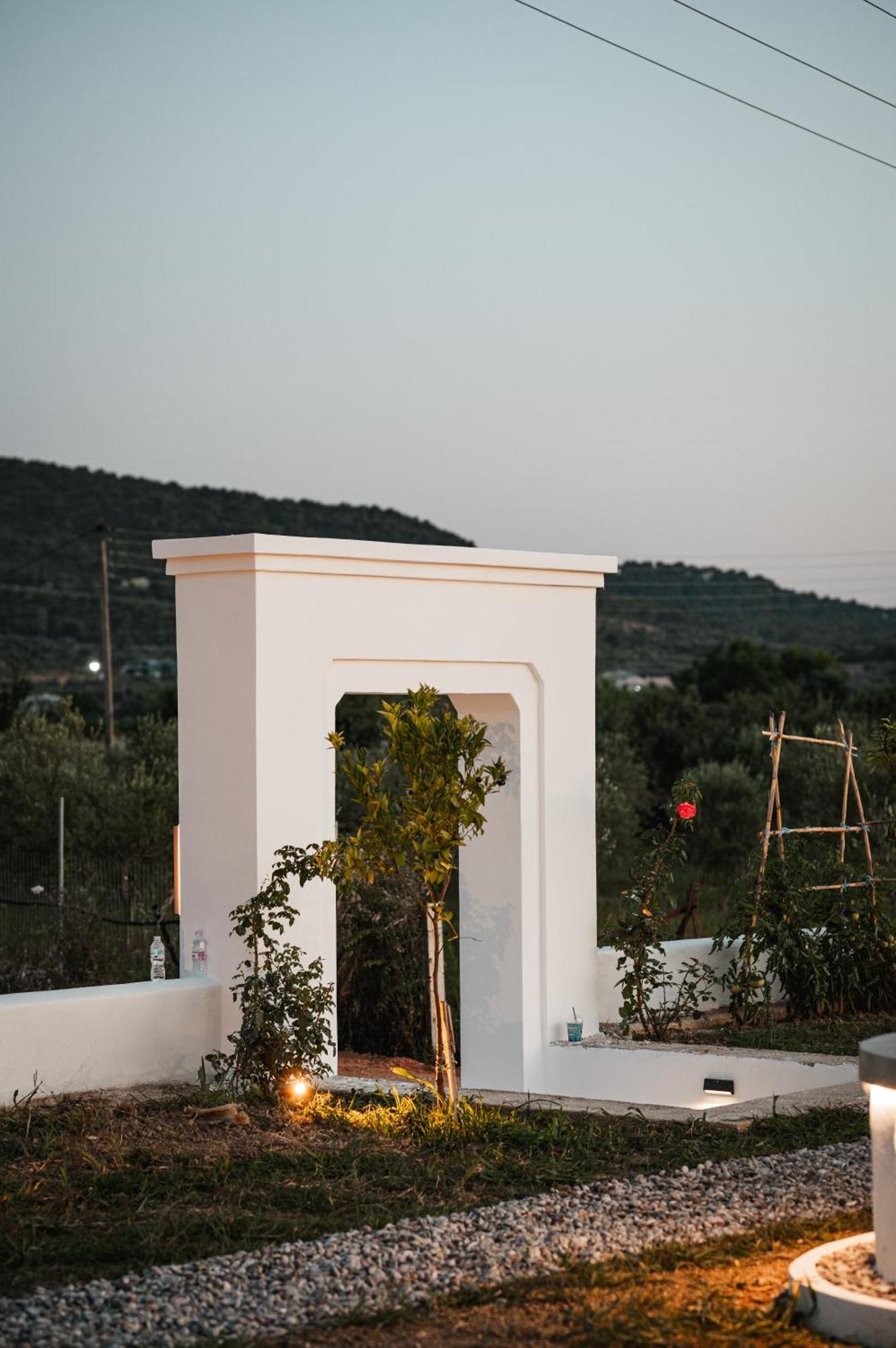 Trinity Design Suites Valanidorachi Esterno foto