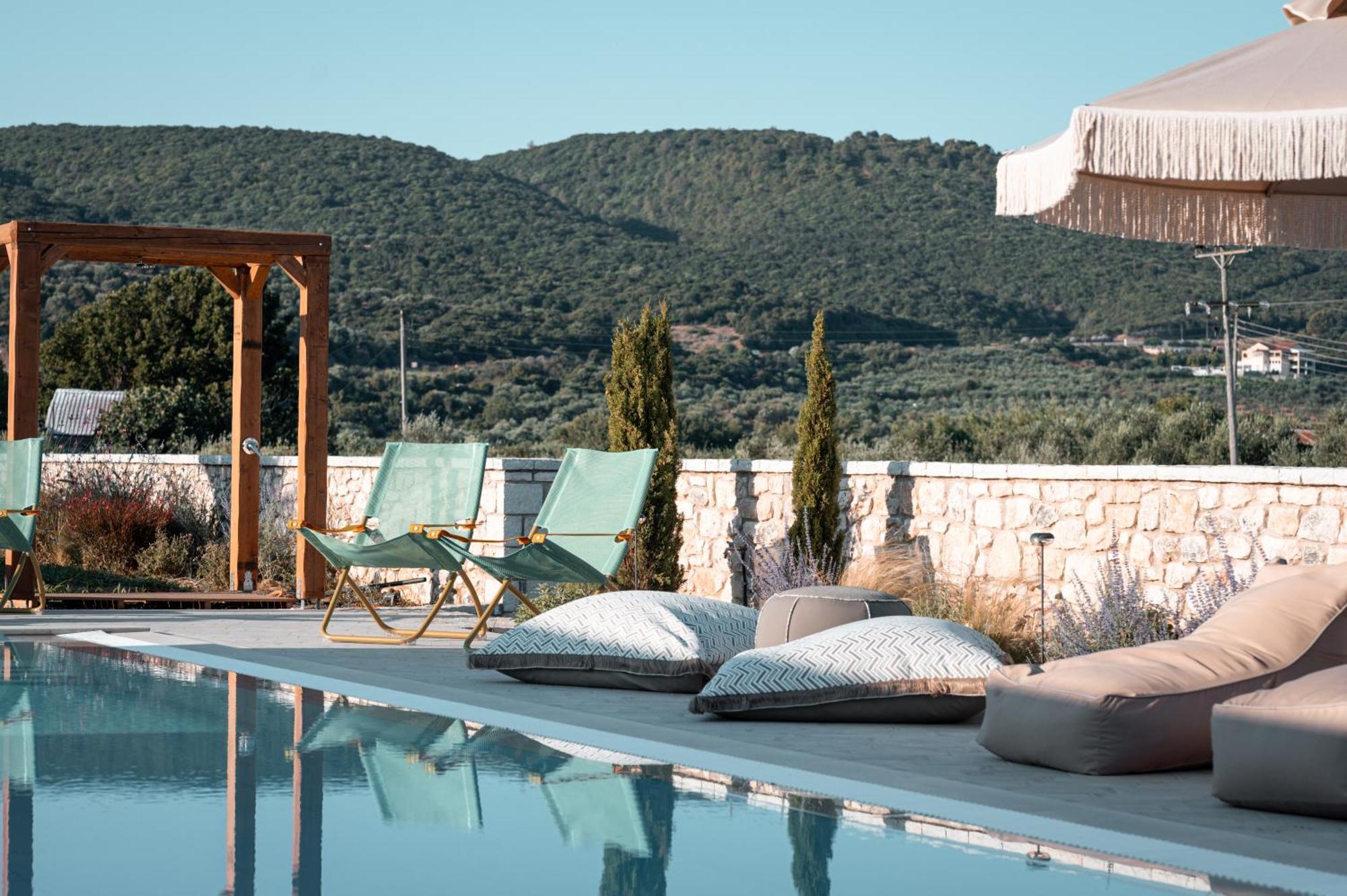 Trinity Design Suites Valanidorachi Esterno foto