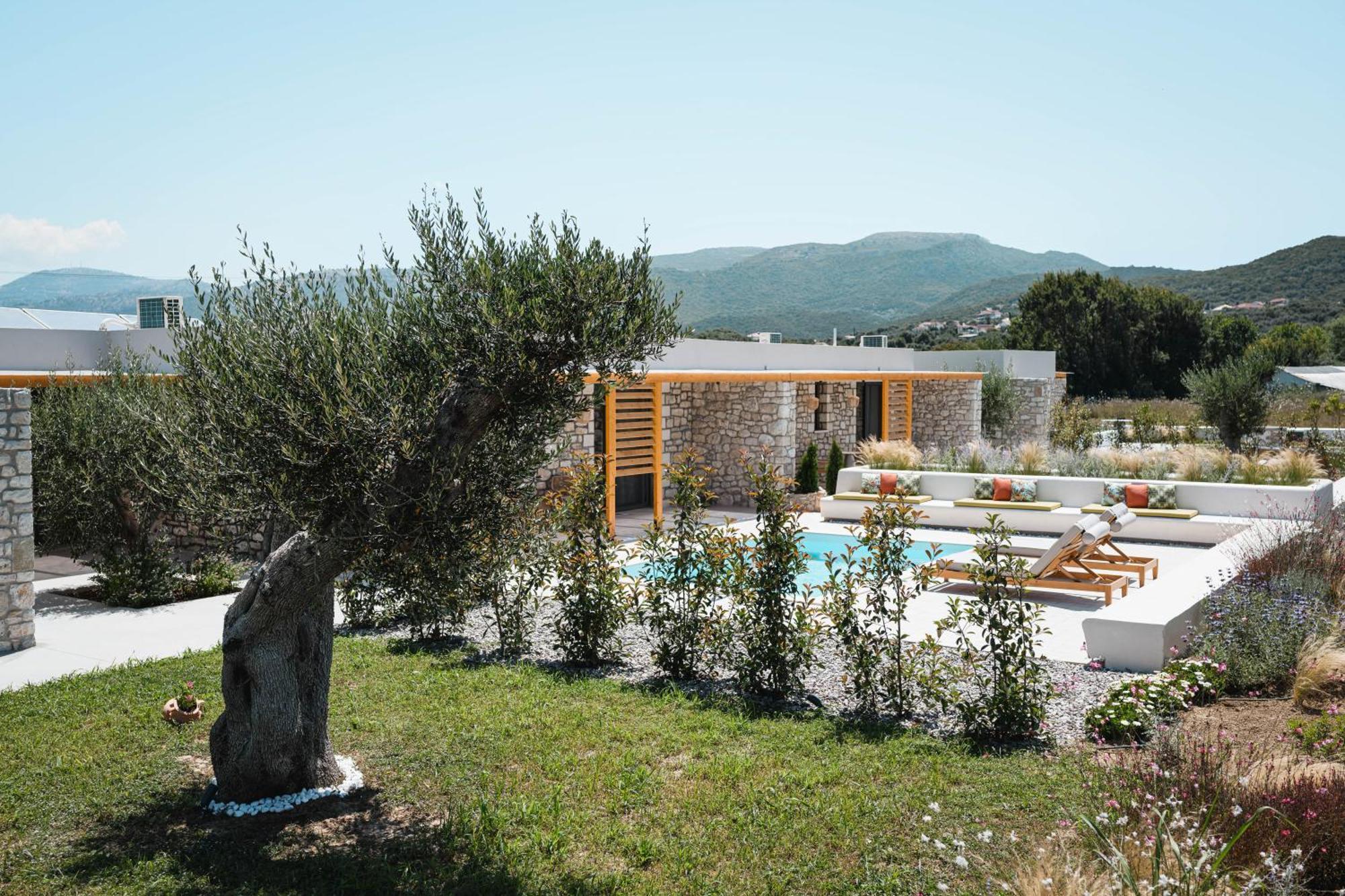 Trinity Design Suites Valanidorachi Esterno foto