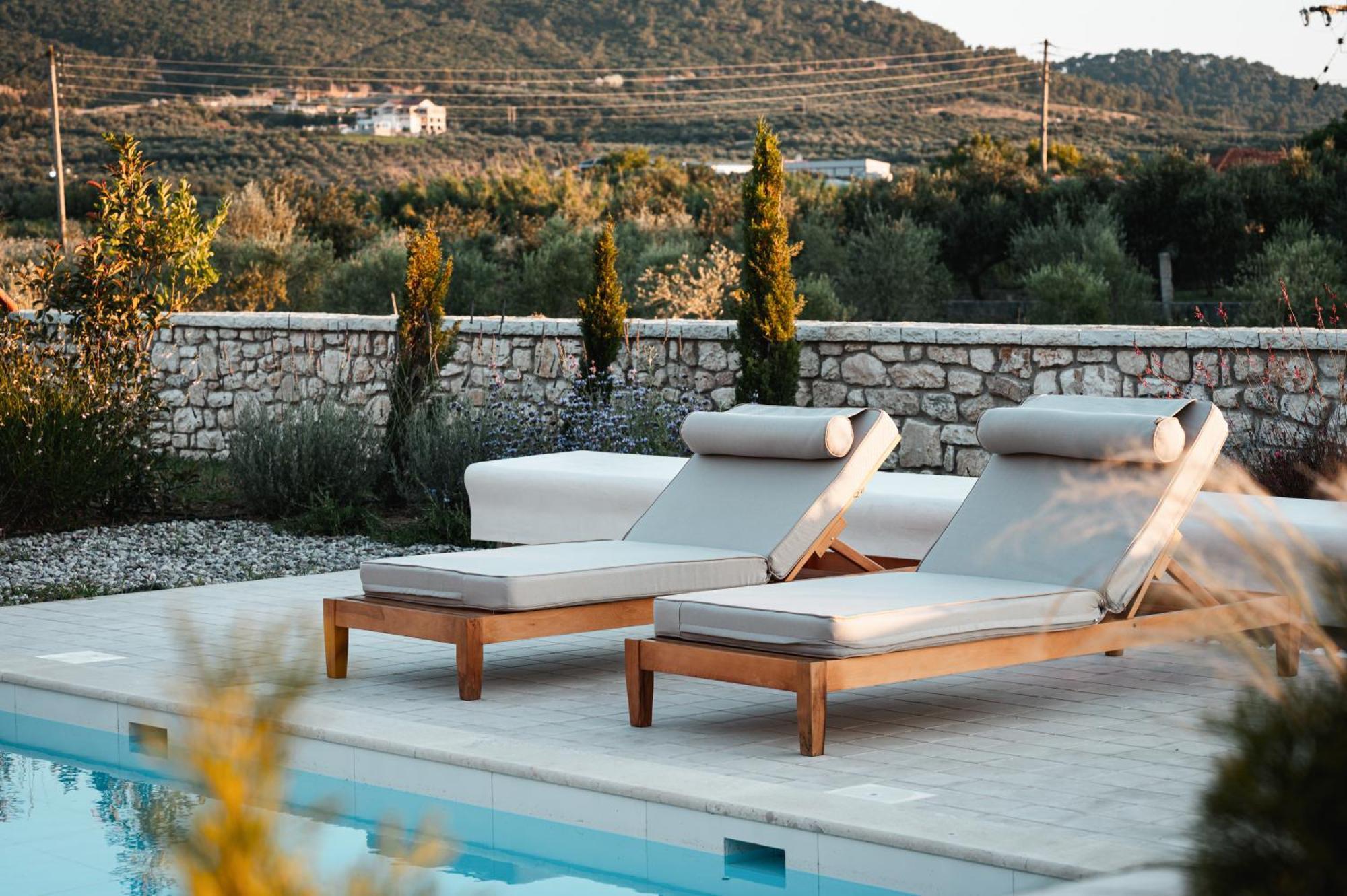 Trinity Design Suites Valanidorachi Esterno foto